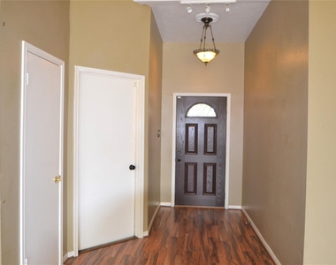 2818 Russett Place - Photo Thumbnail 2