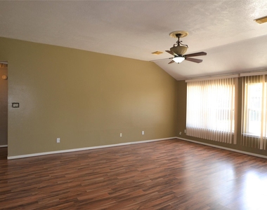 2818 Russett Place - Photo Thumbnail 5
