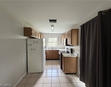 2521 Se 16th Place - Photo Thumbnail 3