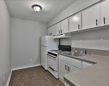 1840 Richmond Avenue - Photo Thumbnail 8
