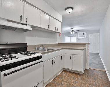 1840 Richmond Avenue - Photo Thumbnail 9