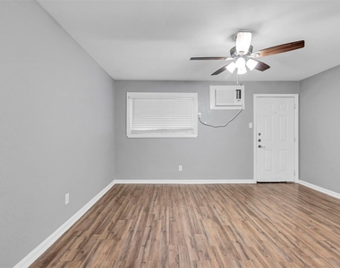 1840 Richmond Avenue - Photo Thumbnail 13