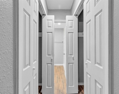 1840 Richmond Avenue - Photo Thumbnail 12