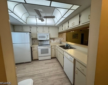 17455 Woodland Trace - Photo Thumbnail 9