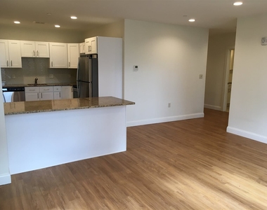 875 Elm - Photo Thumbnail 10
