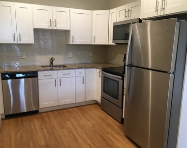 875 Elm - Photo Thumbnail 7