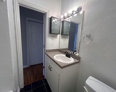 219 Marshall Street - Photo Thumbnail 9