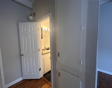219 Marshall Street - Photo Thumbnail 7