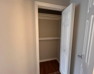 219 Marshall Street - Photo Thumbnail 10