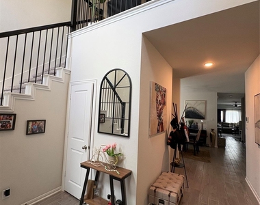 2418 Palisade Crest Drive - Photo Thumbnail 2