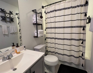 2418 Palisade Crest Drive - Photo Thumbnail 9