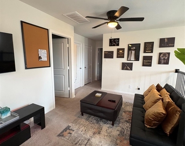2418 Palisade Crest Drive - Photo Thumbnail 7