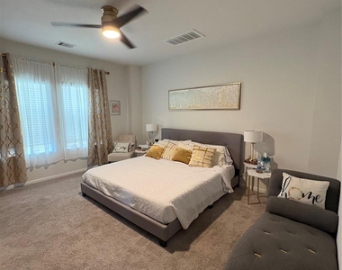 2418 Palisade Crest Drive - Photo Thumbnail 3