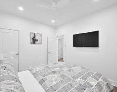 211 S 5th Street - Photo Thumbnail 10