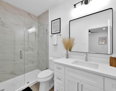 211 S 5th Street - Photo Thumbnail 7