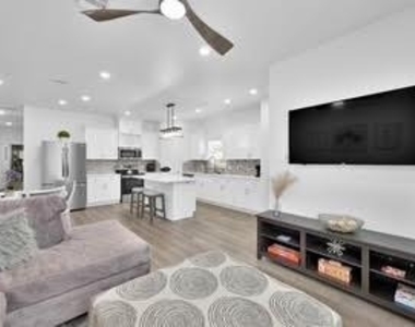 211 S 5th Street - Photo Thumbnail 1
