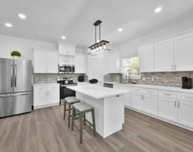 211 S 5th Street - Photo Thumbnail 4