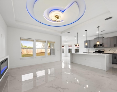 1121 Austin Street - Photo Thumbnail 14