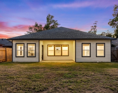 1121 Austin Street - Photo Thumbnail 34