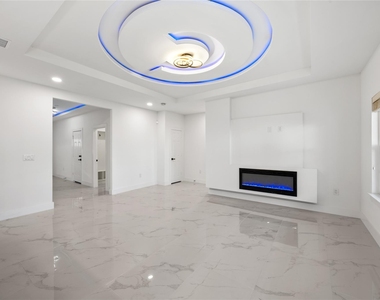 1121 Austin Street - Photo Thumbnail 15