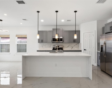 1121 Austin Street - Photo Thumbnail 17