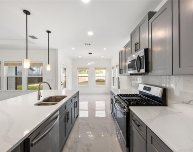 1121 Austin Street - Photo Thumbnail 21