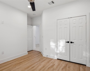 1121 Austin Street - Photo Thumbnail 7
