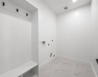 1121 Austin Street - Photo Thumbnail 11