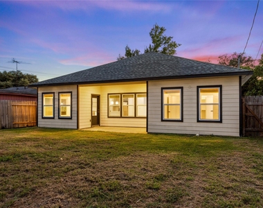 1121 Austin Street - Photo Thumbnail 35