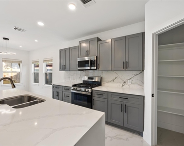 1121 Austin Street - Photo Thumbnail 22