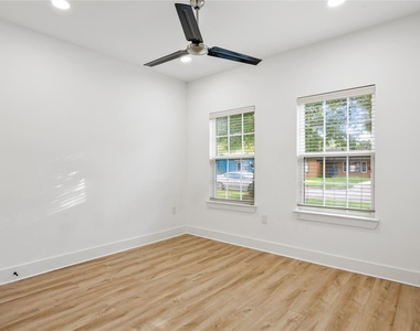 1121 Austin Street - Photo Thumbnail 6