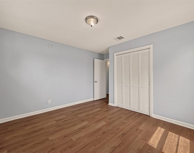 10601 Ambursen Street - Photo Thumbnail 24