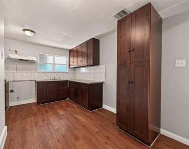 10601 Ambursen Street - Photo Thumbnail 13