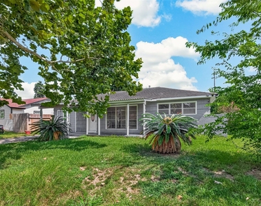 10601 Ambursen Street - Photo Thumbnail 7