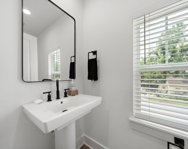 1503 Evelyn Street - Photo Thumbnail 10