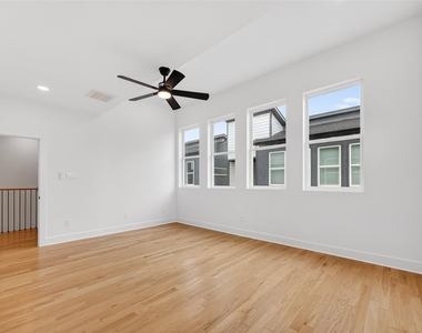 1938 Laverne Street - Photo Thumbnail 24