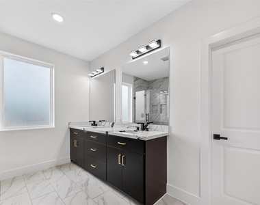 1938 Laverne Street - Photo Thumbnail 29