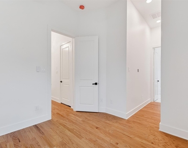 1938 Laverne Street - Photo Thumbnail 6