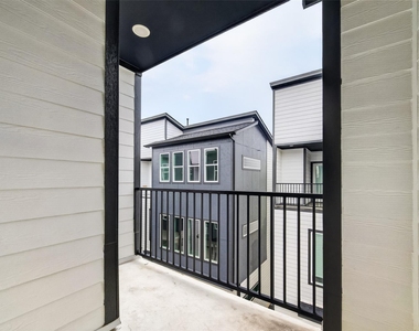 1938 Laverne Street - Photo Thumbnail 35