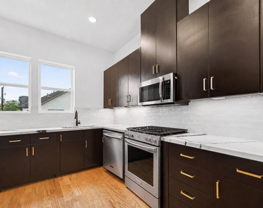 1938 Laverne Street - Photo Thumbnail 14