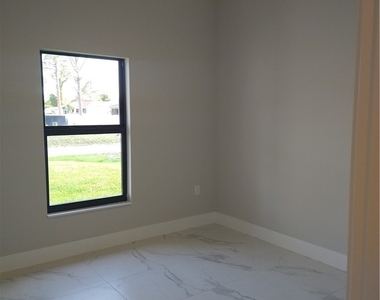 847 Bell Boulevard S - Photo Thumbnail 17