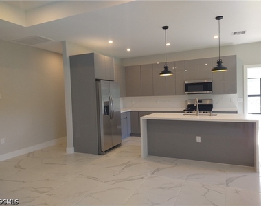 847 Bell Boulevard S - Photo Thumbnail 12