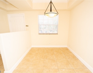 325/327 Se 23rd Avenue - Photo Thumbnail 10