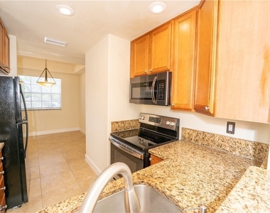 325/327 Se 23rd Avenue - Photo Thumbnail 1