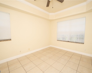 325/327 Se 23rd Avenue - Photo Thumbnail 7