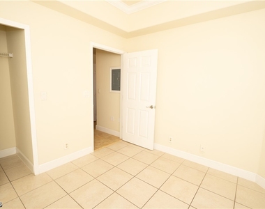 325/327 Se 23rd Avenue - Photo Thumbnail 15