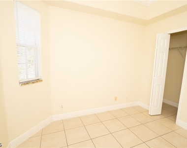 325/327 Se 23rd Avenue - Photo Thumbnail 14