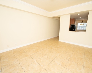 325/327 Se 23rd Avenue - Photo Thumbnail 5