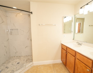 325/327 Se 23rd Avenue - Photo Thumbnail 9