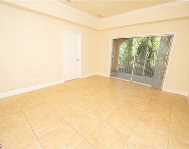 325/327 Se 23rd Avenue - Photo Thumbnail 6